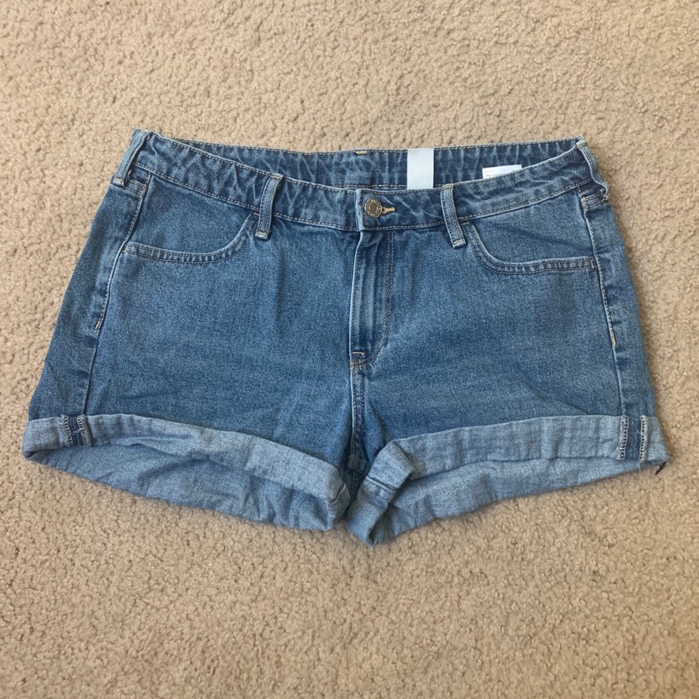 Mid rise cuffed jean shorts